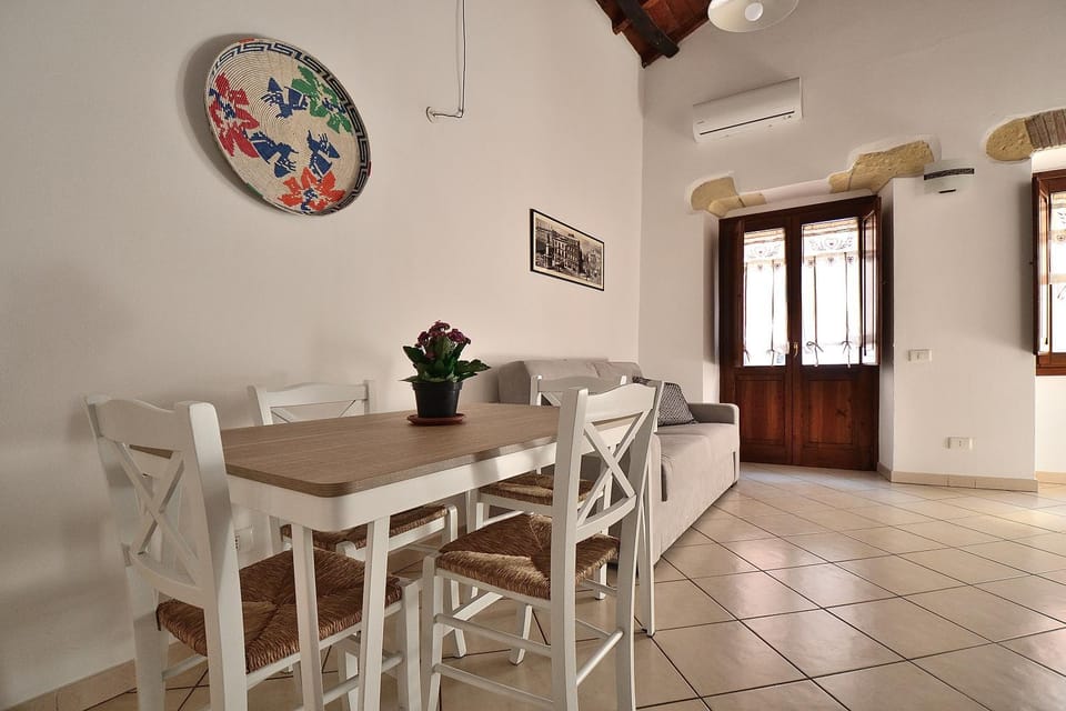 Living room, Dining area, air conditioner