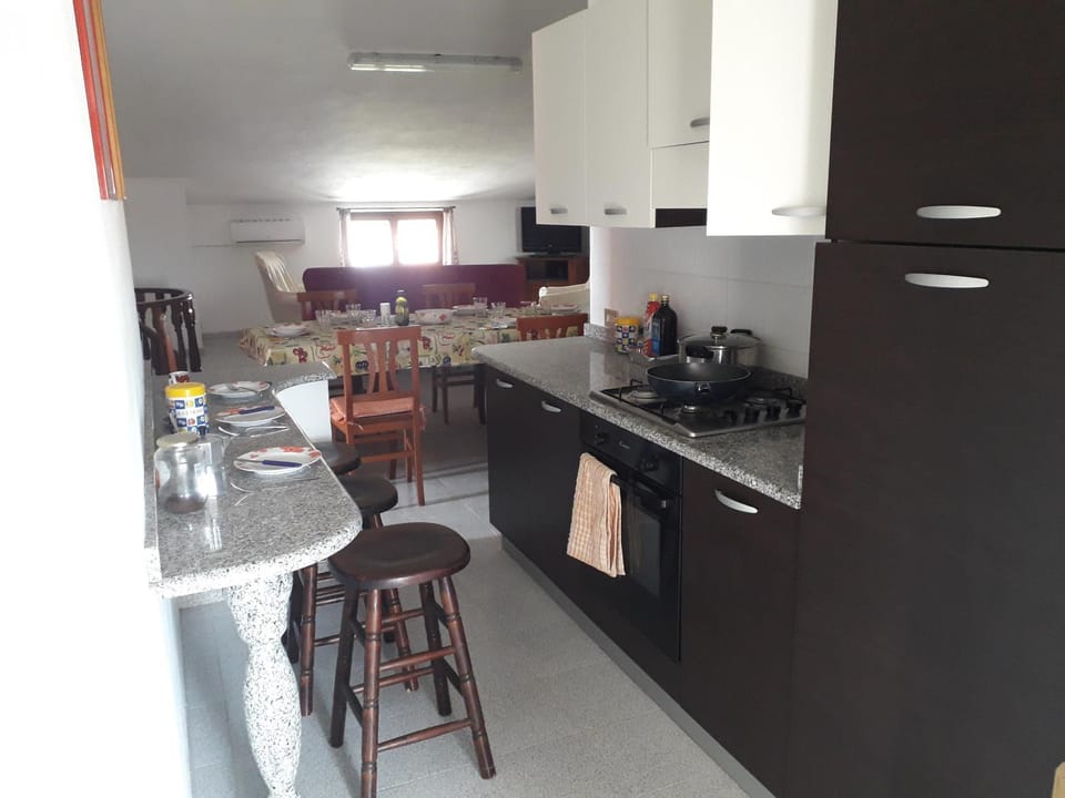 Kitchen or kitchenette, Breakfast
