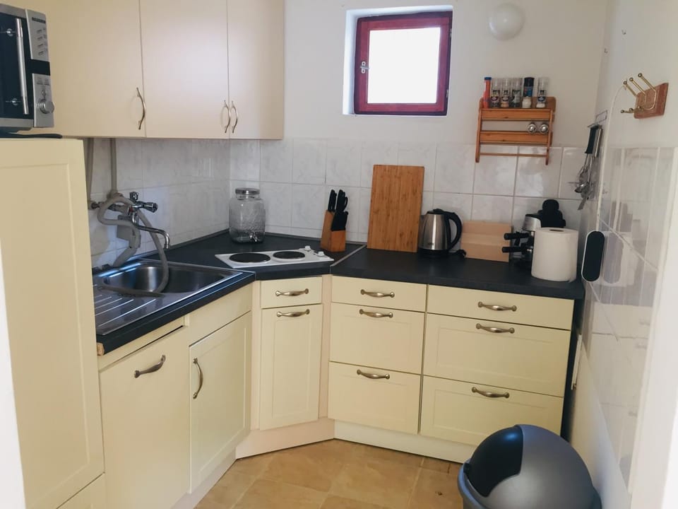 Kitchen or kitchenette, Communal kitchen