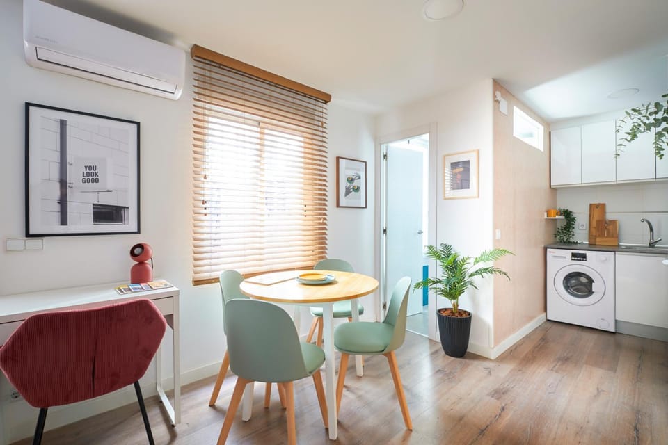 Seating area, Dining area