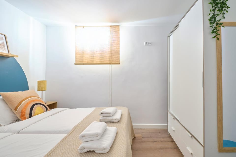 Bed, Photo of the whole room, Bedroom