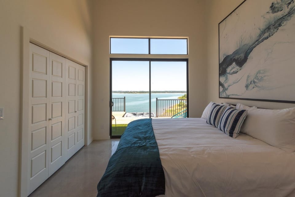 Happy Owl Lakehouse House in Canyon Lake