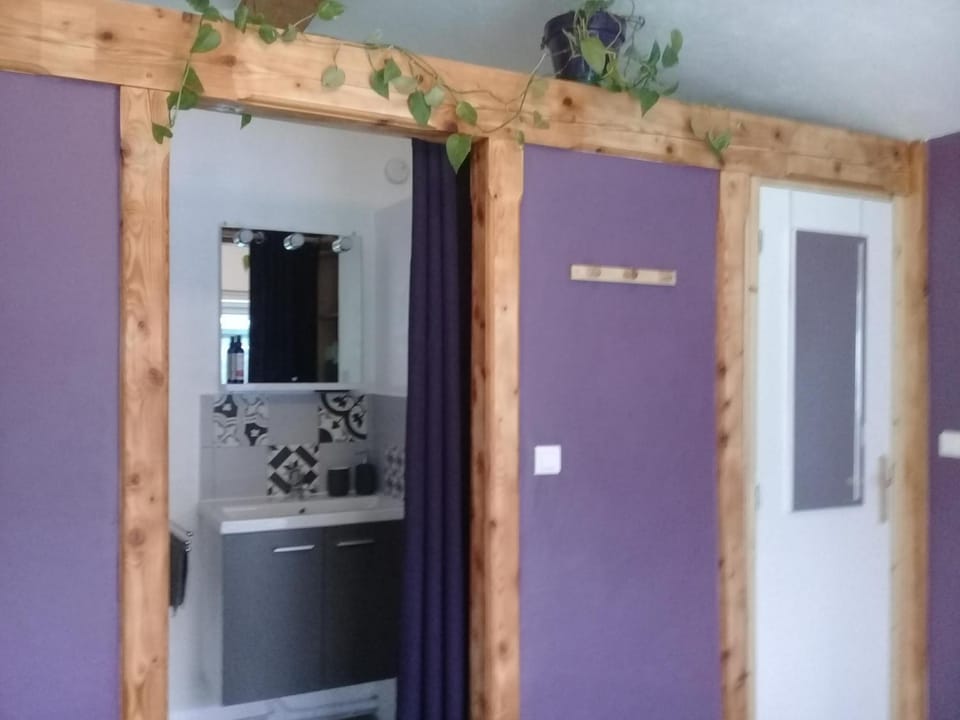 Chambre double "le pêcher" saillans Bed and Breakfast in Provence