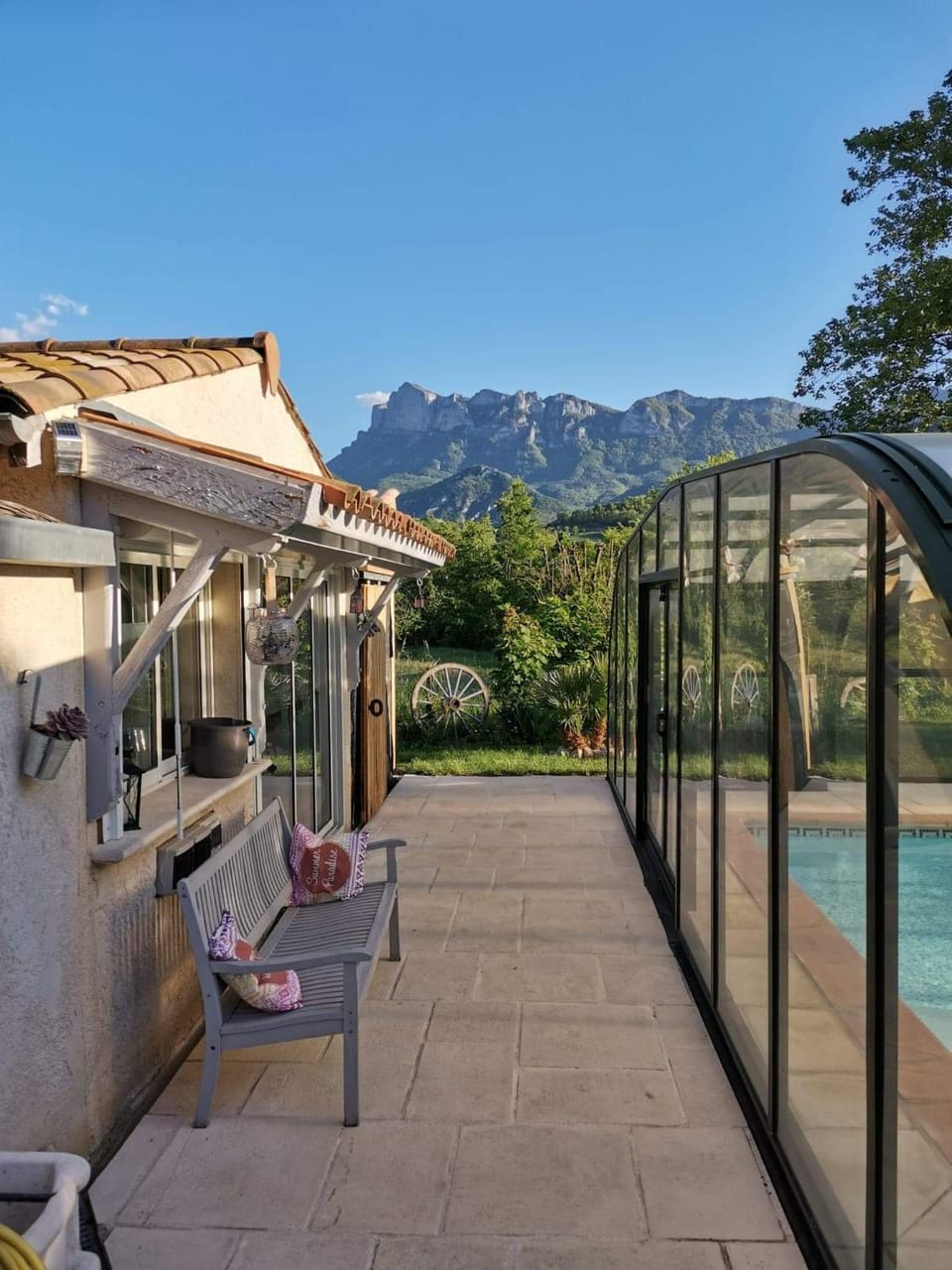 Chambre double "le pêcher" saillans Bed and Breakfast in Provence