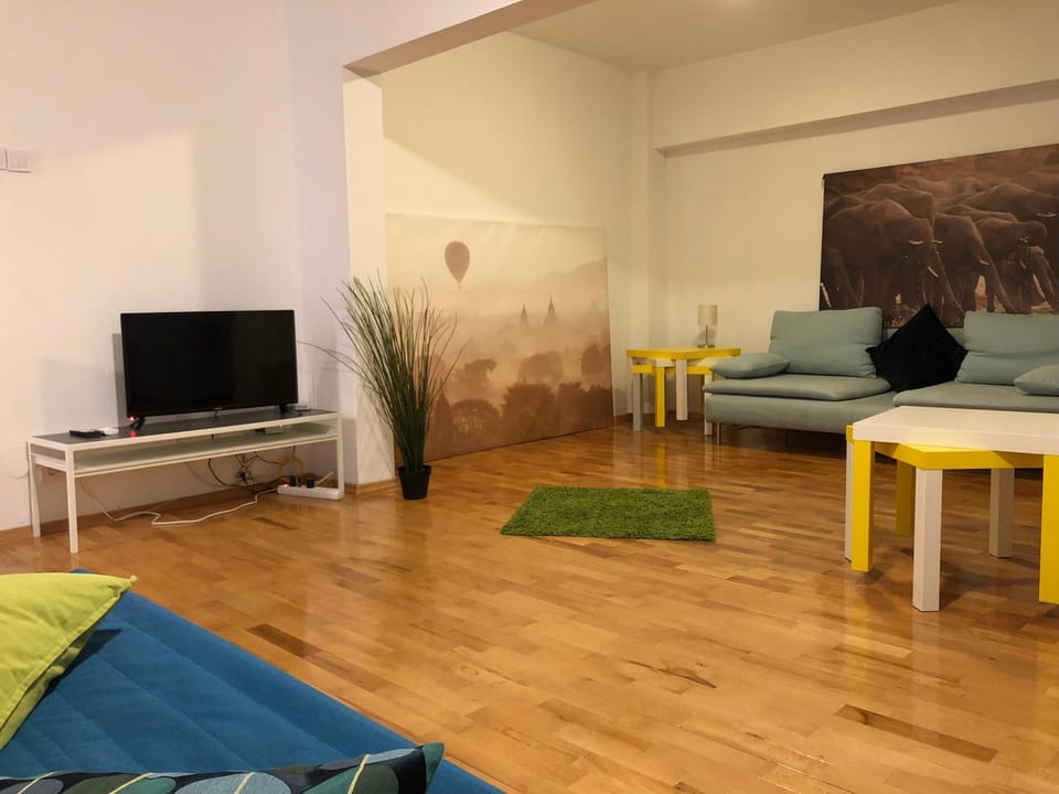 Communal lounge/ TV room, Living room, Seating area