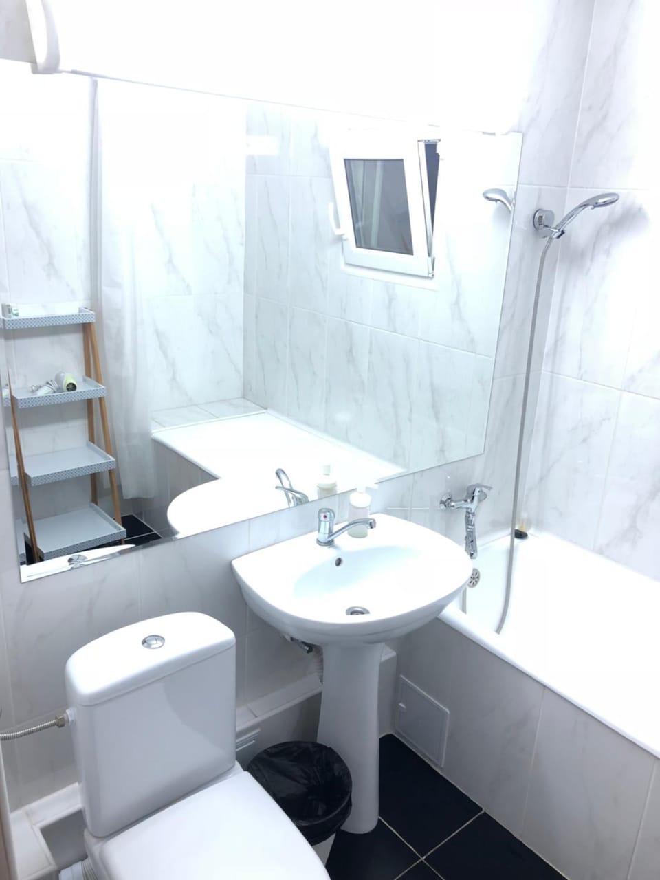 Shower, Toilet, Hot Tub, Bathroom