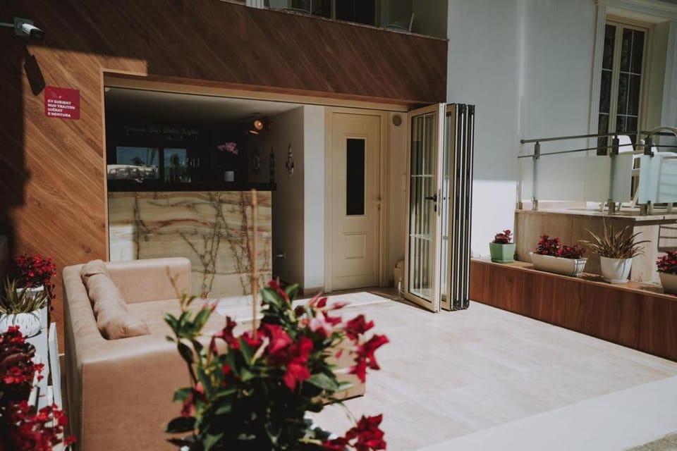 Lounge or bar