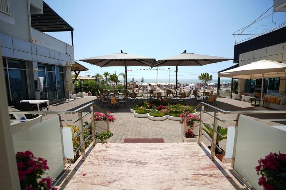 Patio, Lounge or bar, Sea view