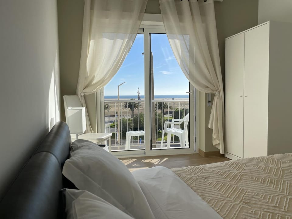 View (from property/room), Balcony/Terrace, Bedroom