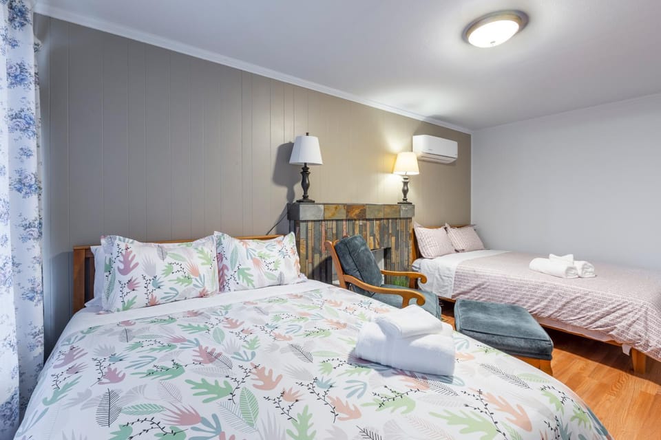 Bed, Photo of the whole room, Bedroom, towels, air conditioner