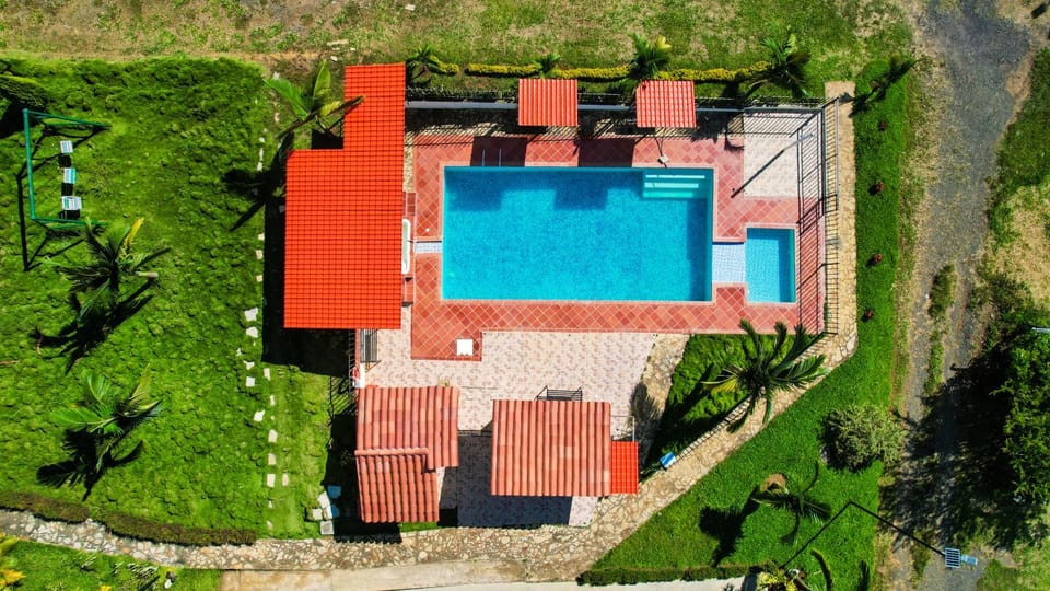 Bird's eye view, Pool view