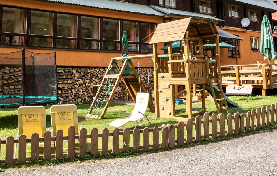 Restaurant/places to eat, Children play ground, Mountain view