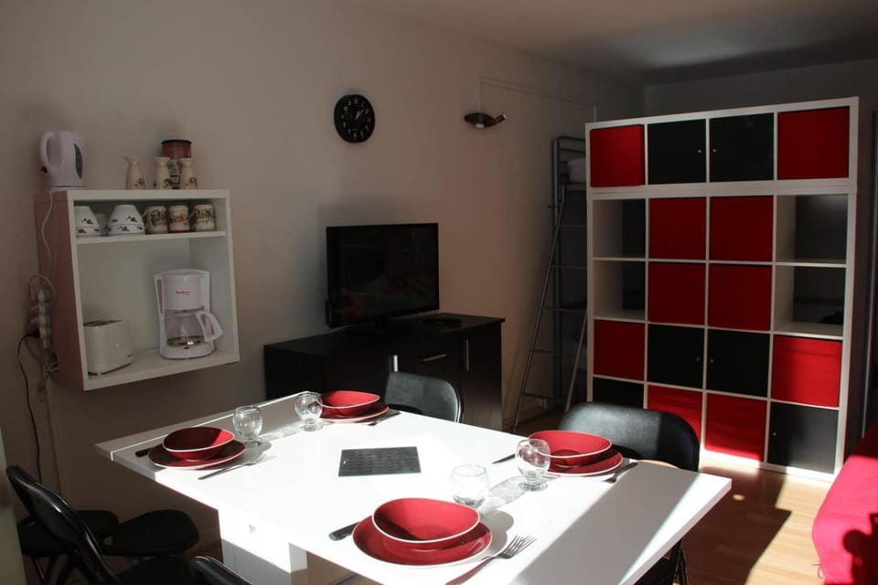 Dining area, bunk bed