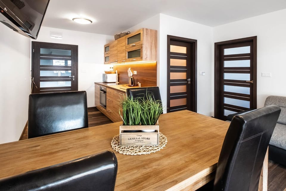 Kitchen or kitchenette, Living room, Seating area, Dining area