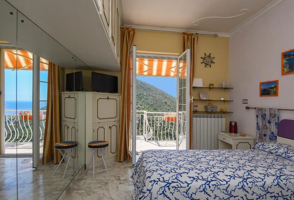 B&B Why not Jona? Bed and Breakfast in Varazze