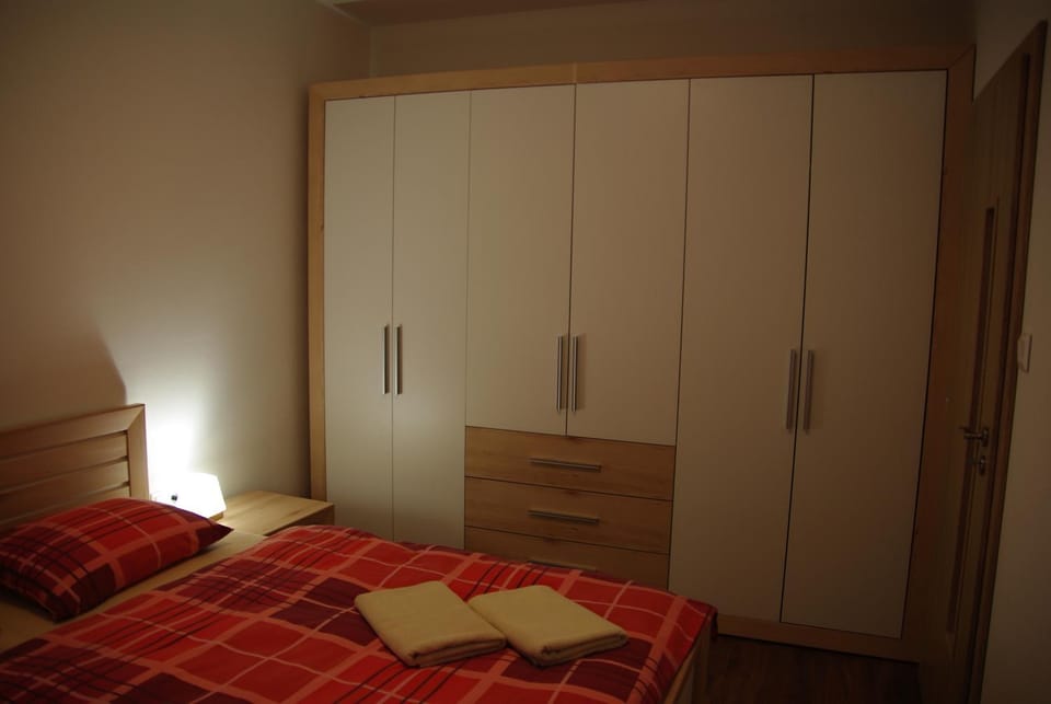 Bedroom, wardrobe