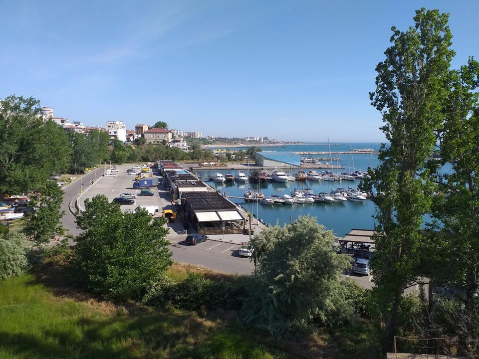 Nearby landmark, Restaurant/places to eat, Neighbourhood, Natural landscape, Activities, Fishing, Snorkeling, Beach, Windsurfing, Canoeing, Diving, Sea view