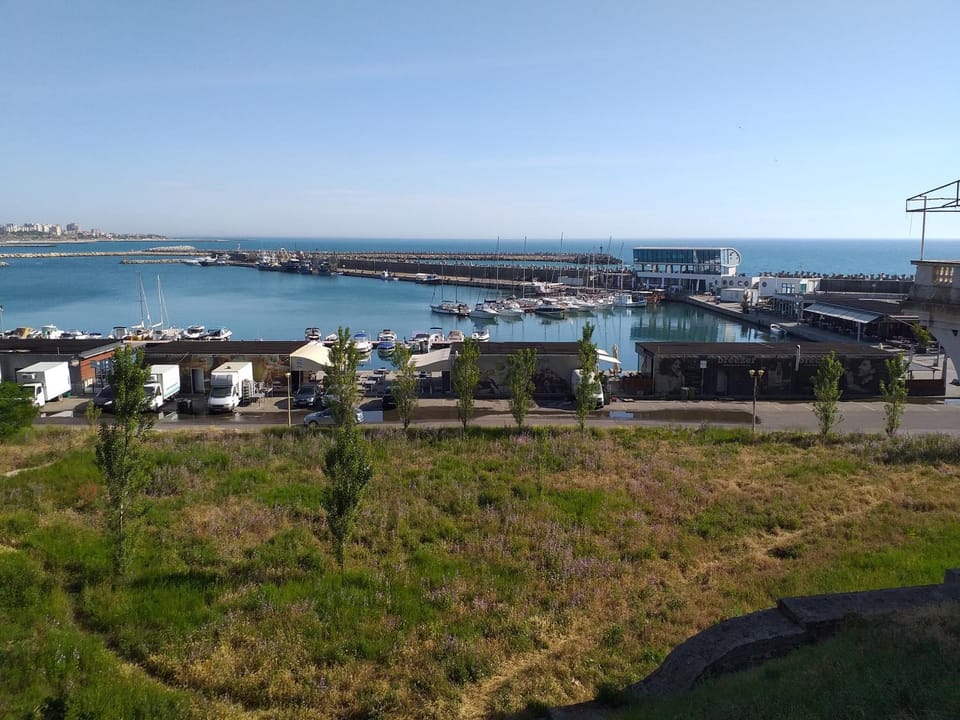 Nearby landmark, Restaurant/places to eat, Neighbourhood, Natural landscape, Activities, Fishing, Snorkeling, Beach, Windsurfing, Canoeing, Diving, Sea view