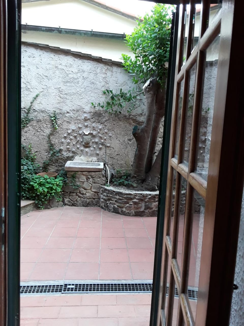 Facade/entrance, Balcony/Terrace