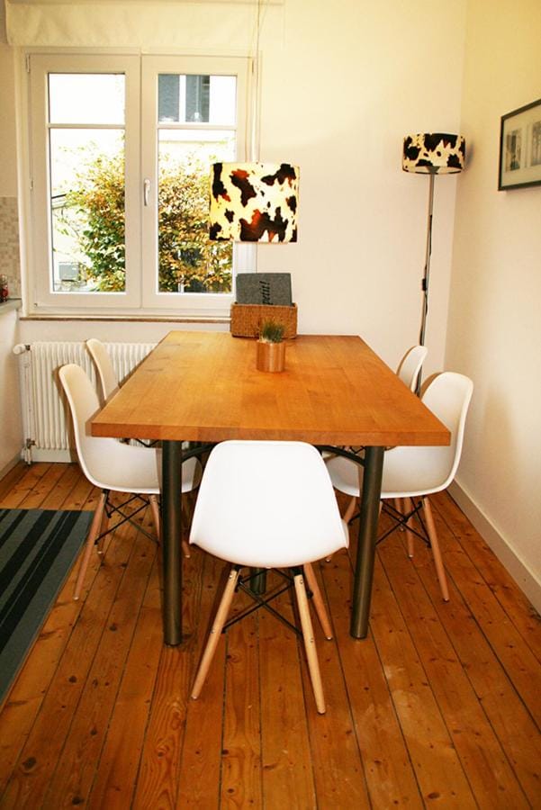 Kitchen or kitchenette, Photo of the whole room, Decorative detail, Seating area, Dining area, internet