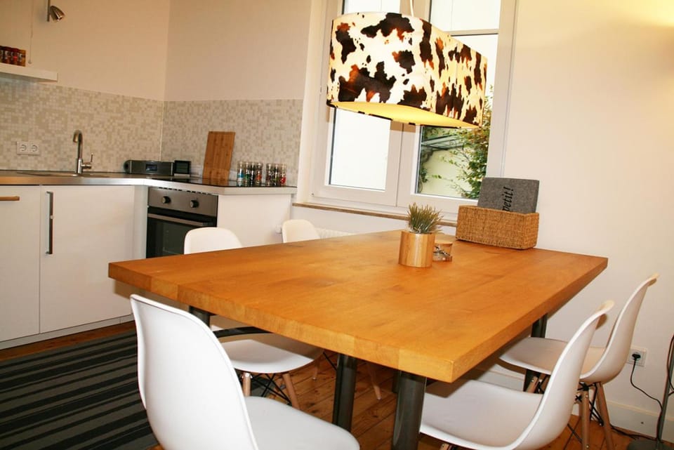 Kitchen or kitchenette, Dining area, oven, stove