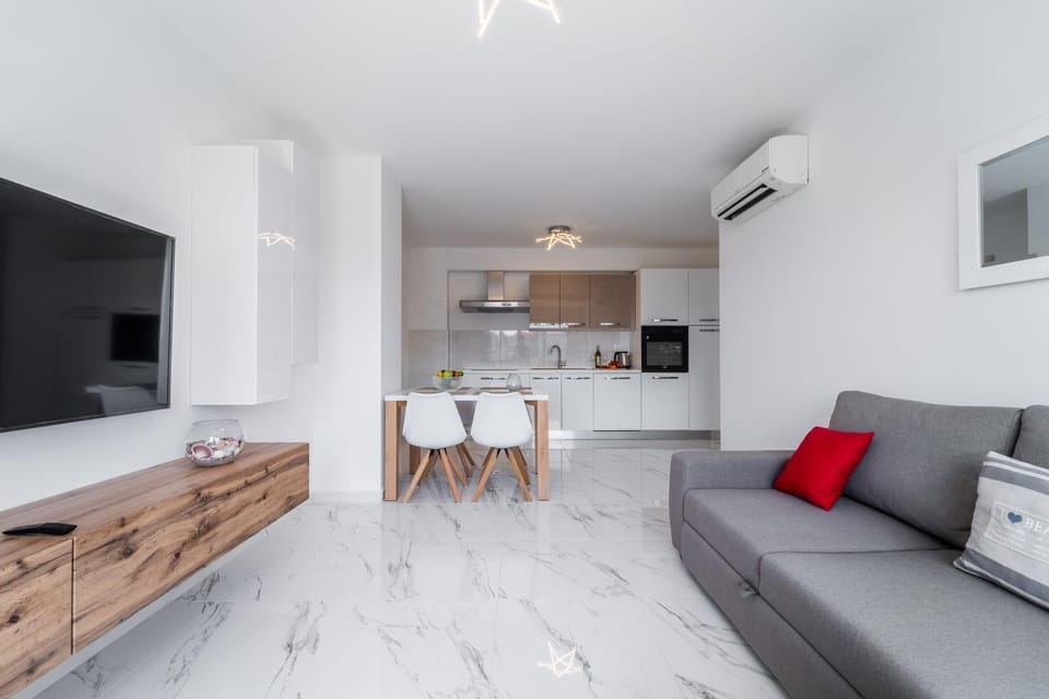 Kitchen or kitchenette, Living room, Seating area, Dining area