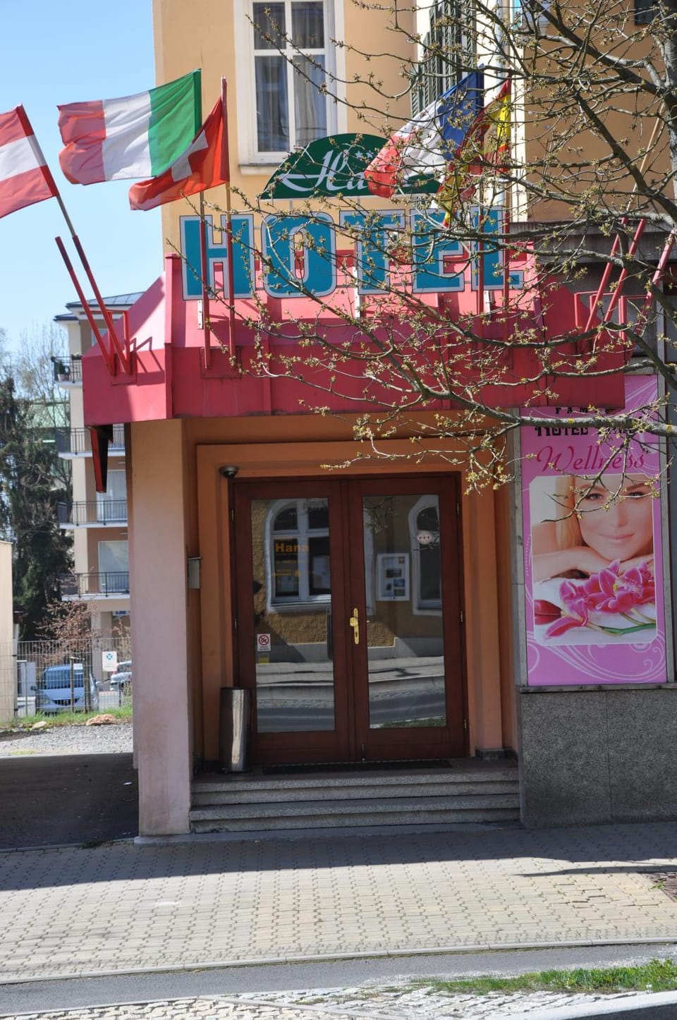 Facade/entrance