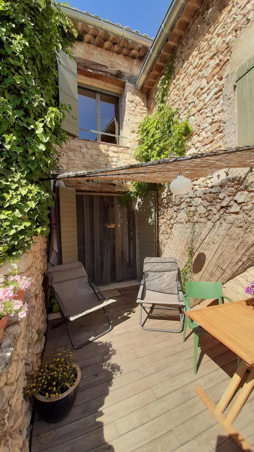 Property building, Garden, Balcony/Terrace