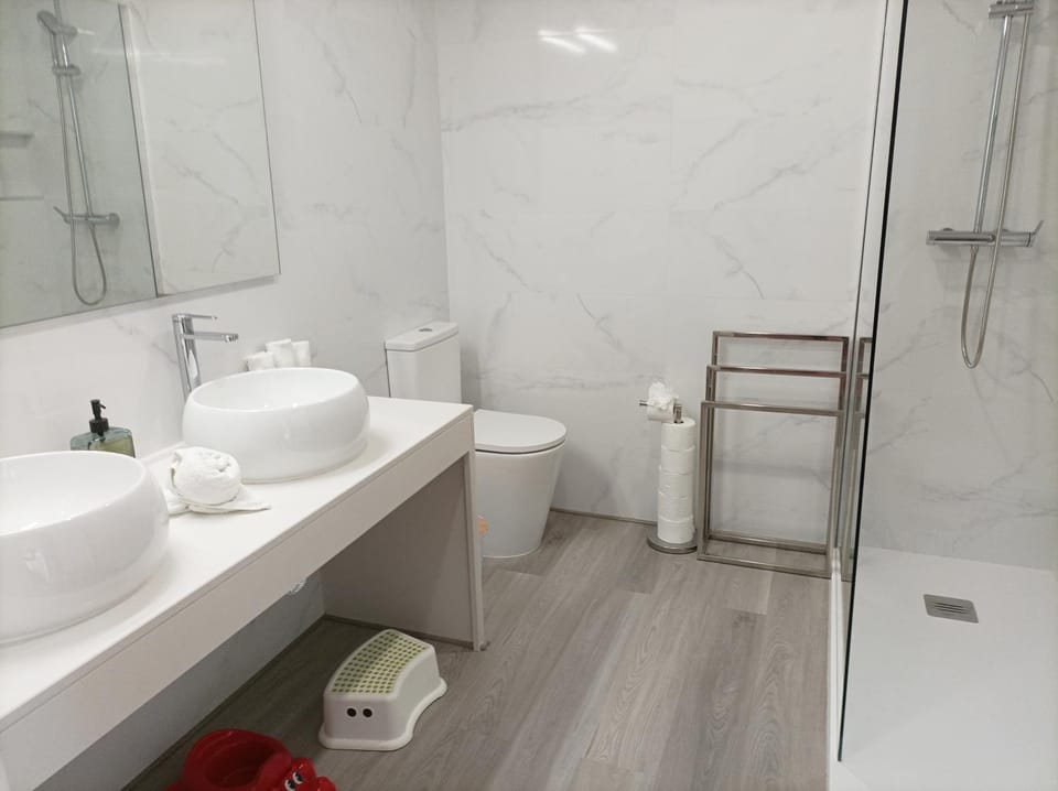 Shower, Bathroom, Spa and wellness centre/facilities, children, towels