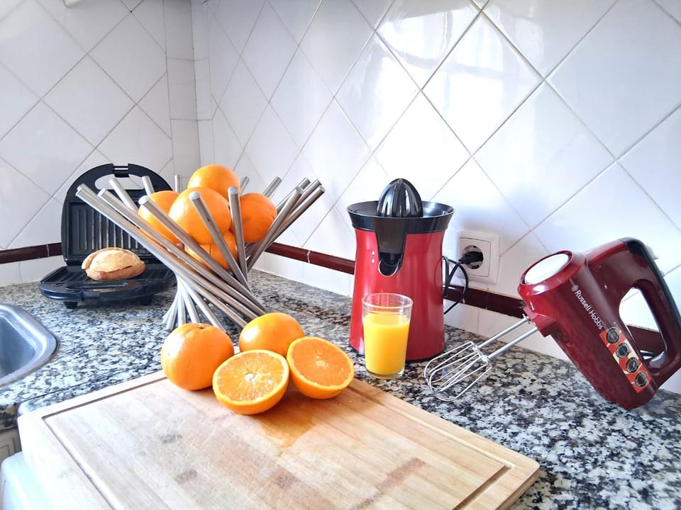 Coffee/tea facilities, Kitchen or kitchenette, Food and drinks, toaster