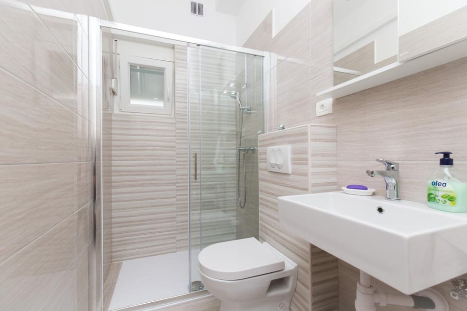 Shower, Toilet, Bathroom