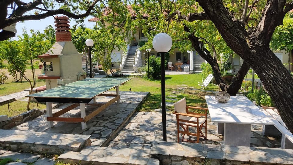 BBQ facilities, Garden, Table tennis, Seating area