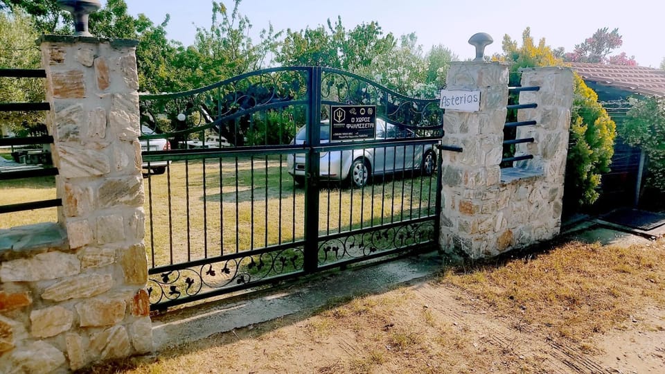 Facade/entrance, Parking