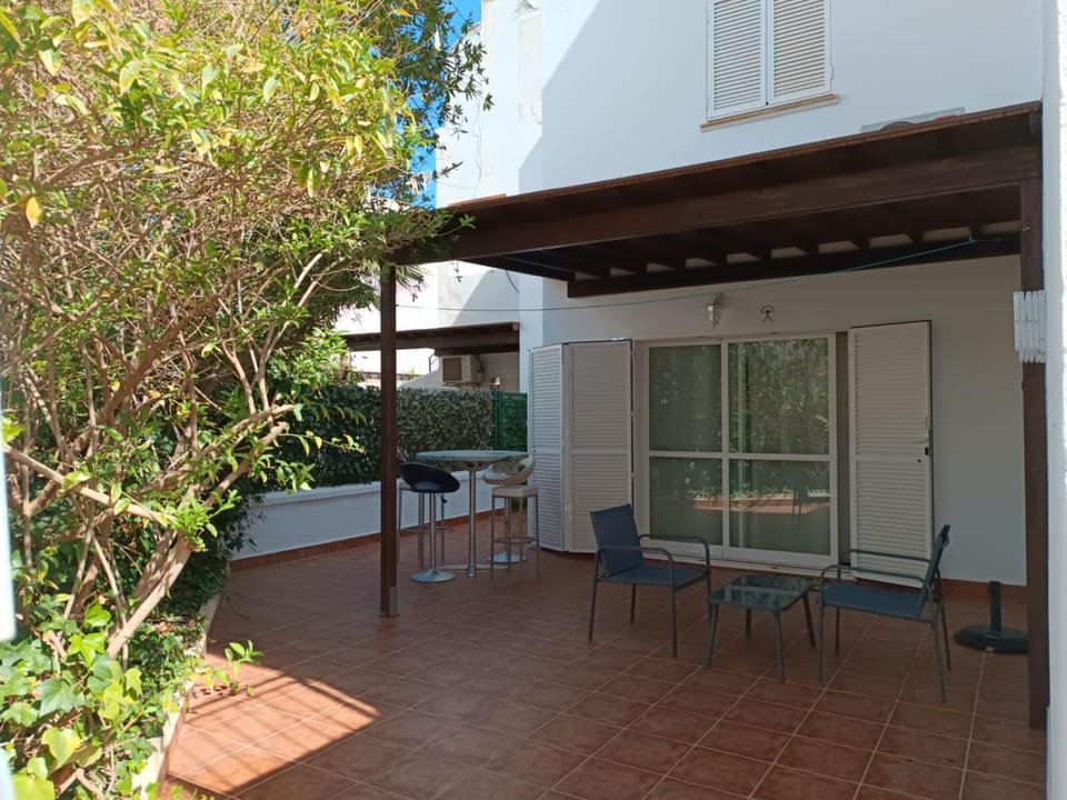 Property building, Patio, Day