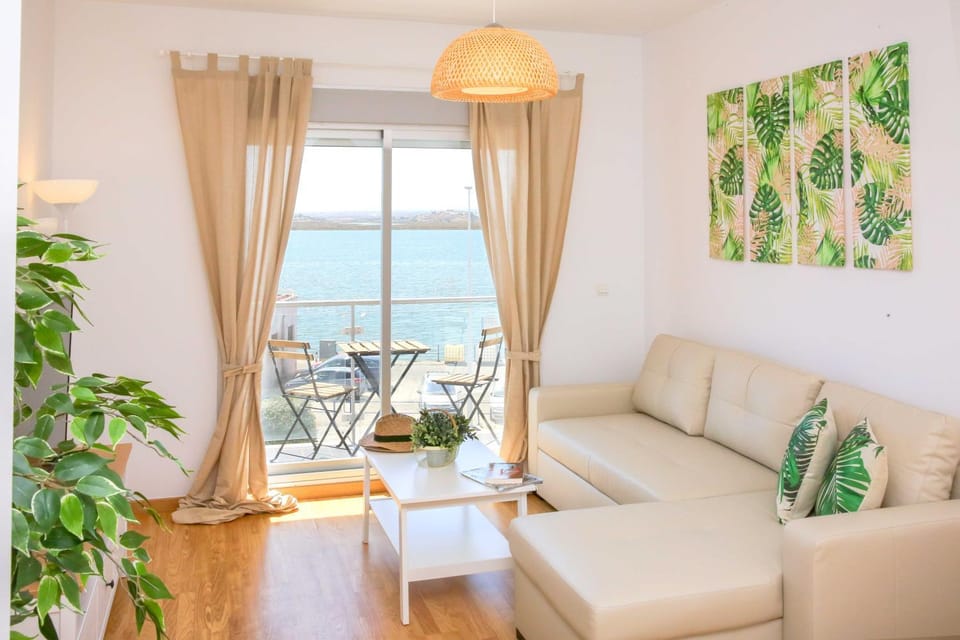 Balcony/Terrace, Dining area, City view, Landmark view, River view, Street view