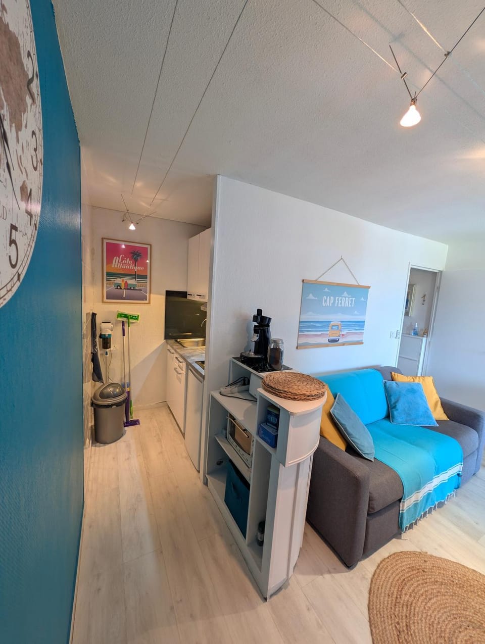 Communal lounge/ TV room, Coffee/tea facilities, Living room, Seating area, oven, stove, kitchen