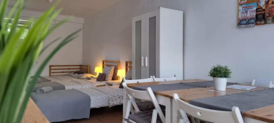 Bed, Dining area, Bedroom