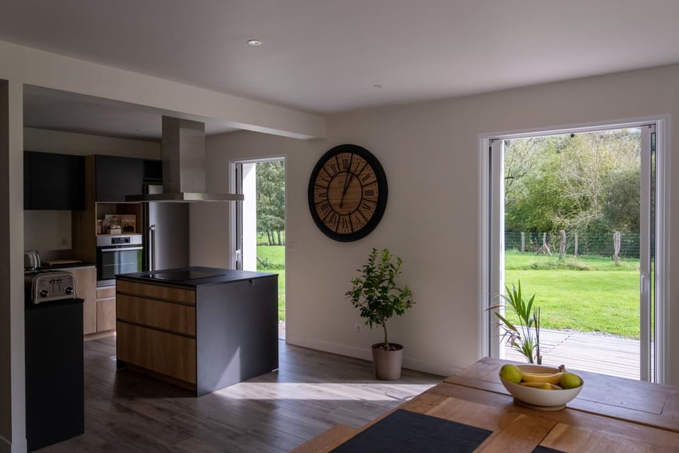 Communal kitchen, Garden view