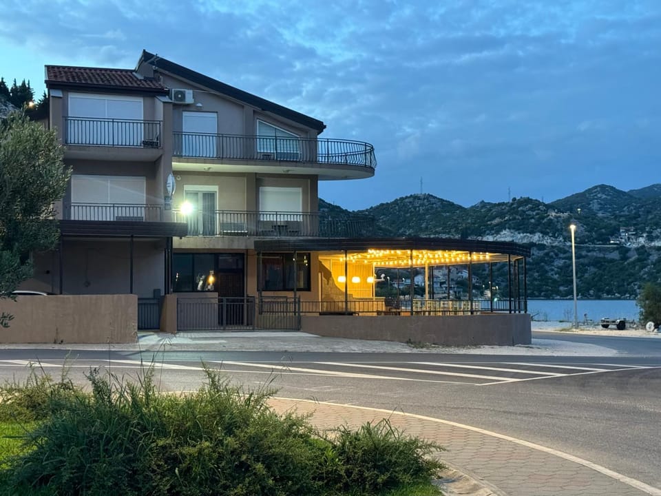 Property building, Lake view