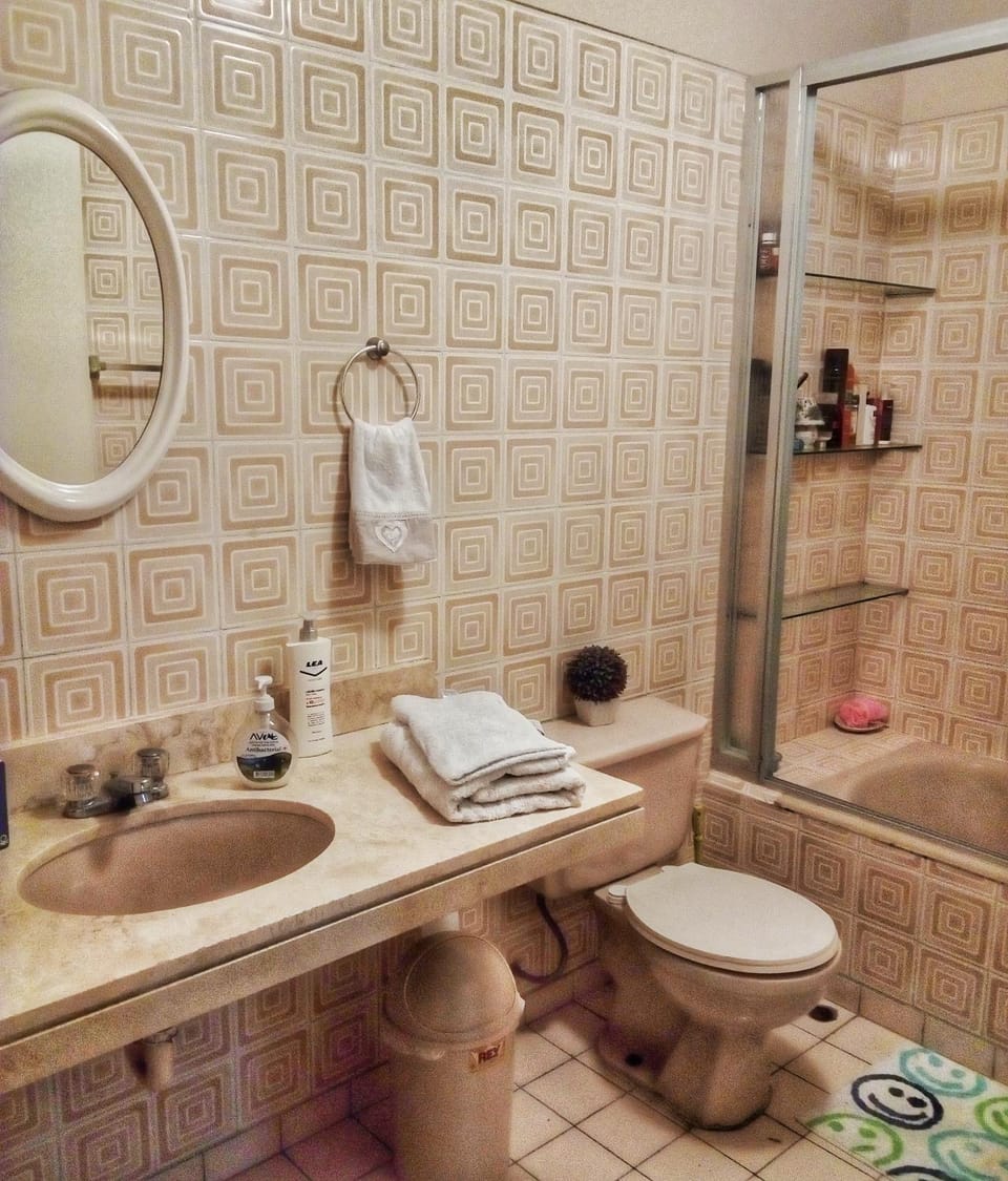 Shower, Toilet, Bathroom, towels