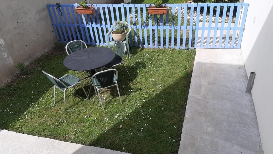 Patio, Garden view