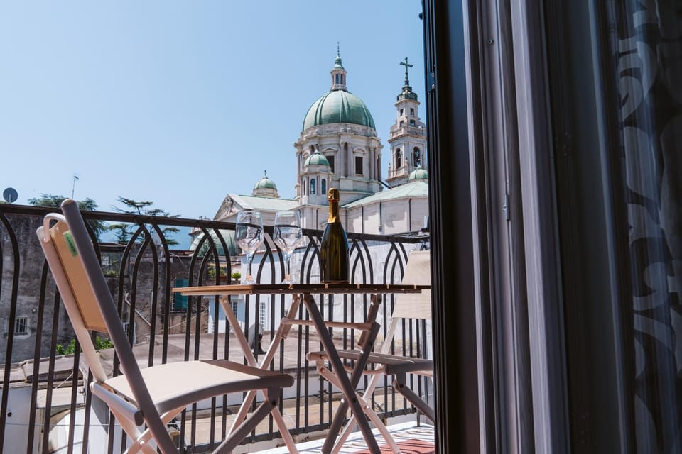View (from property/room), Balcony/Terrace, City view