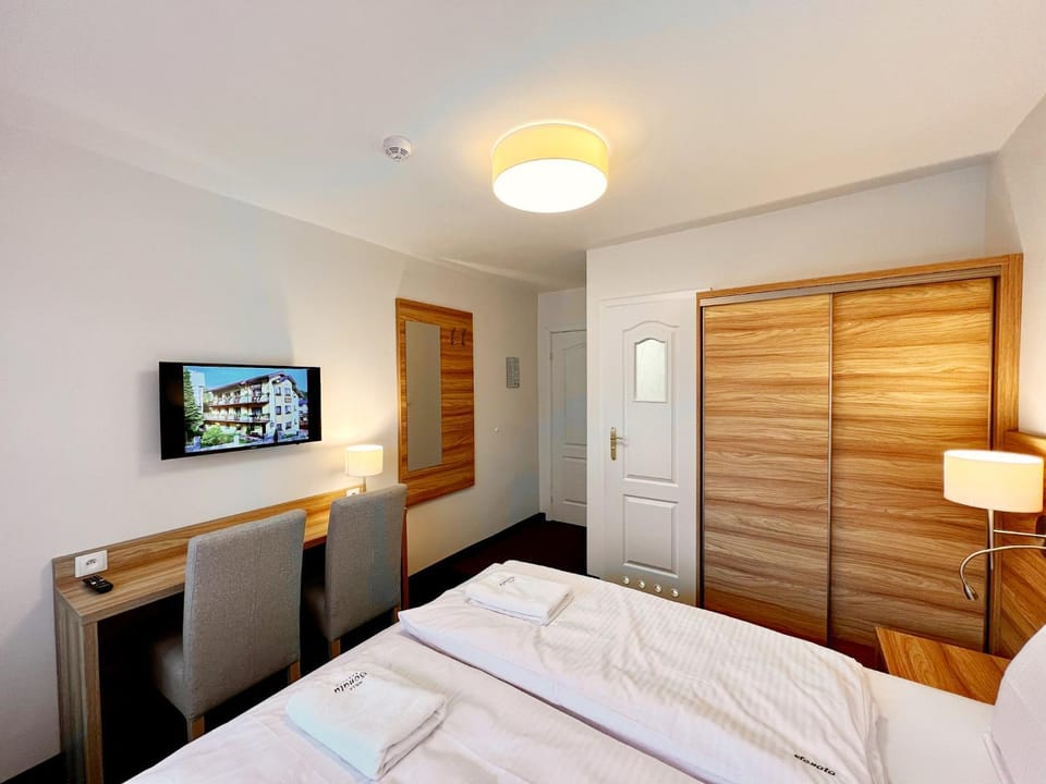 Bed, Bedroom, wardrobe