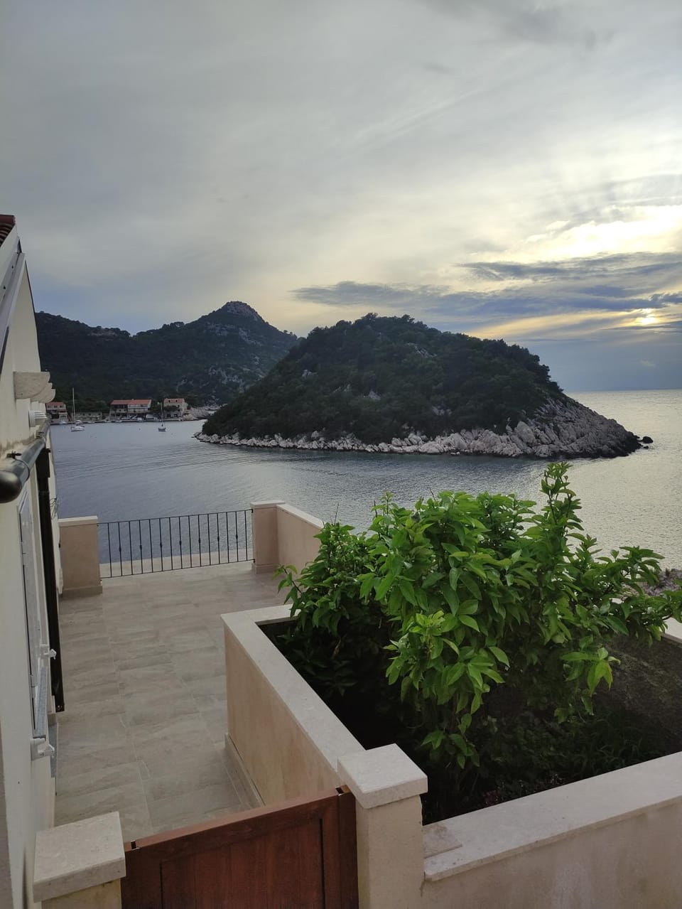 Property building, Day, Natural landscape, View (from property/room), Balcony/Terrace, Sea view