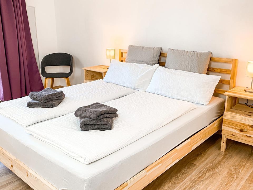Photo of the whole room, Bedroom