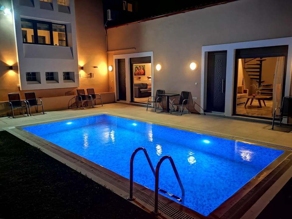 Spring, Night, Winter, Summer, Balcony/Terrace, Decorative detail, Autumn, Swimming pool