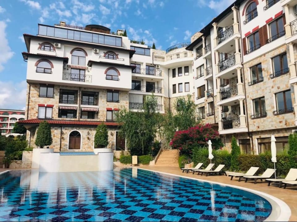 Property building, Swimming pool
