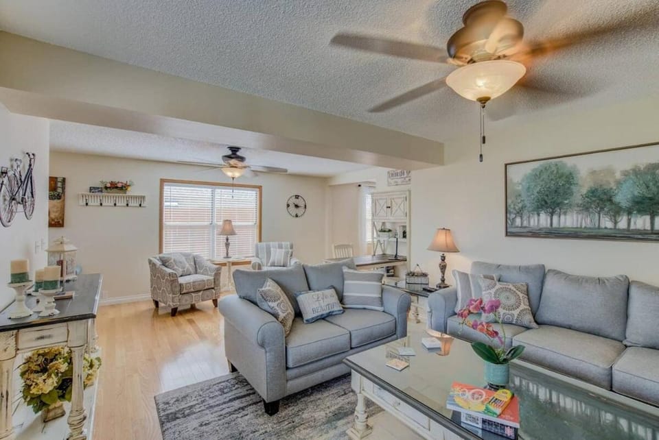 3BR DOWNTOWN - NEW Hot Tub - Olympic Training Center House in Colorado Springs