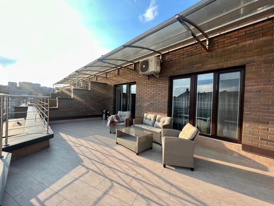 View (from property/room), Balcony/Terrace, Seating area