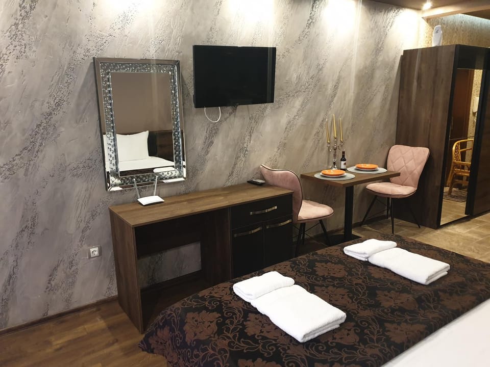 Communal lounge/ TV room, TV and multimedia, Living room, Seating area